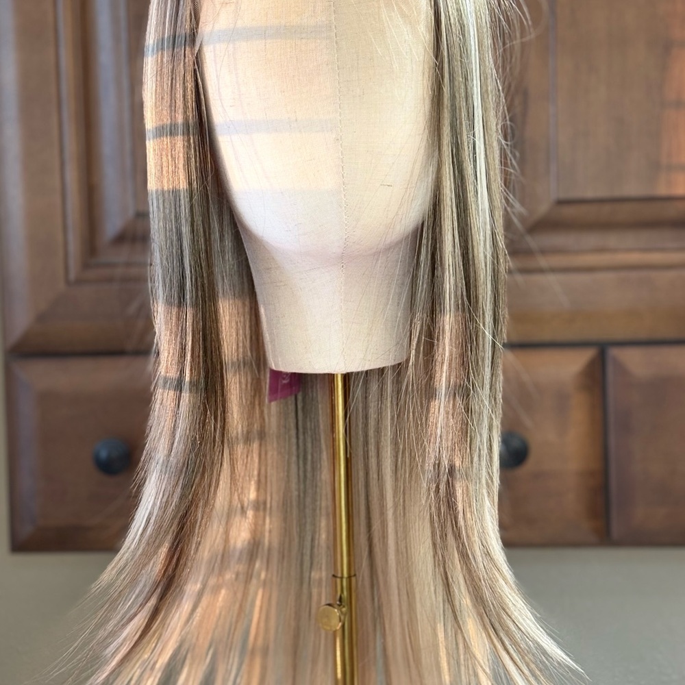 Chelsey Smith Avery Taupe Blonde